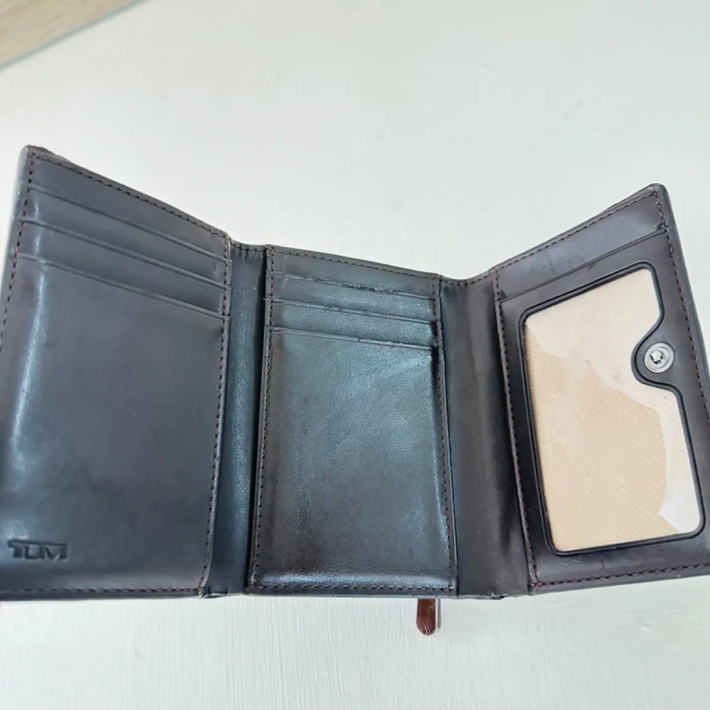 Tumi Crafted from leather, this refined and durable tri-fold wallet offers super